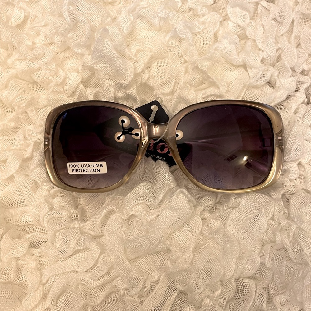 💥NWT💥 Foster Grant Sunglasses